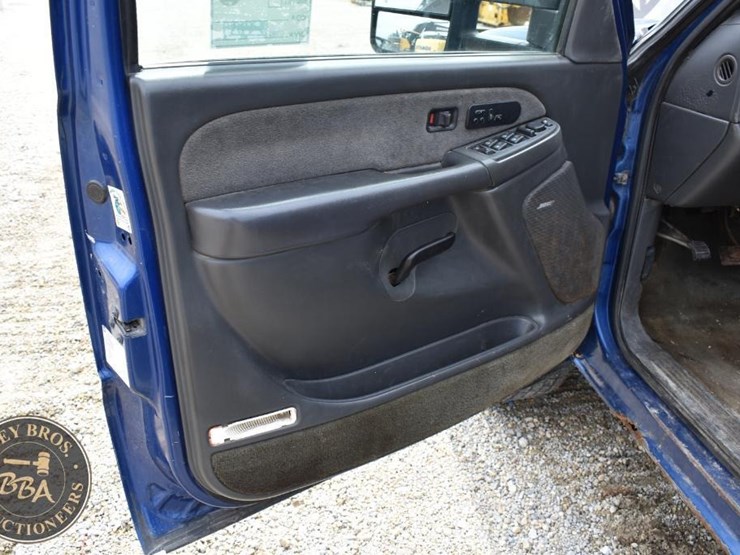 2003-chevrolet-silverado-2500-image-26