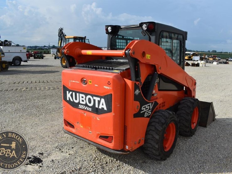 2020-kubota-ssv65-image-18