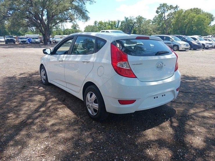 2015-hyundai-accent-runs/moves-gs-image-7