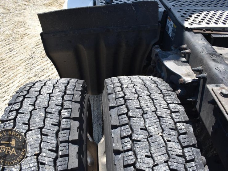 2011-kenworth-t660-image-54