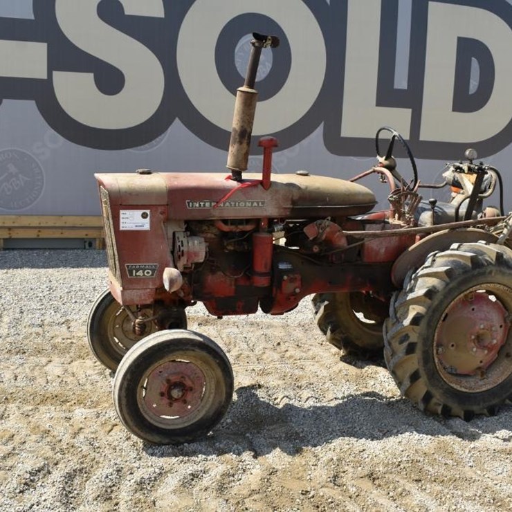 1976 INTERNATIONAL 140
