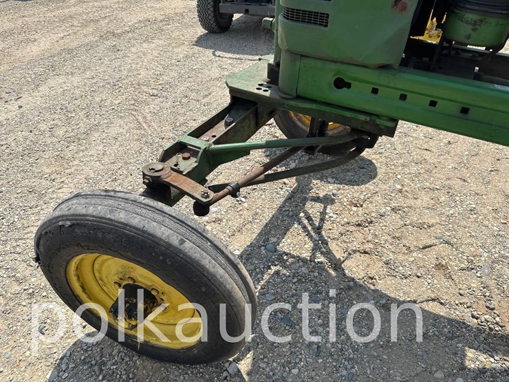 john-deere-b-image-4