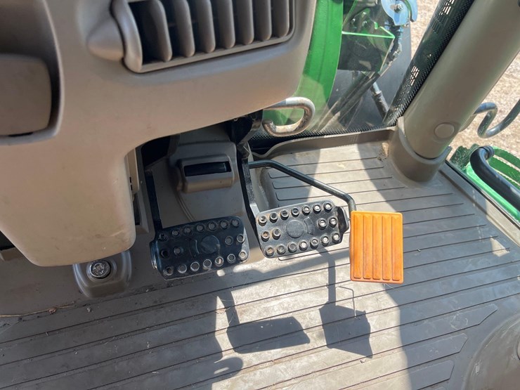 2014-john-deere-6210r-image-27