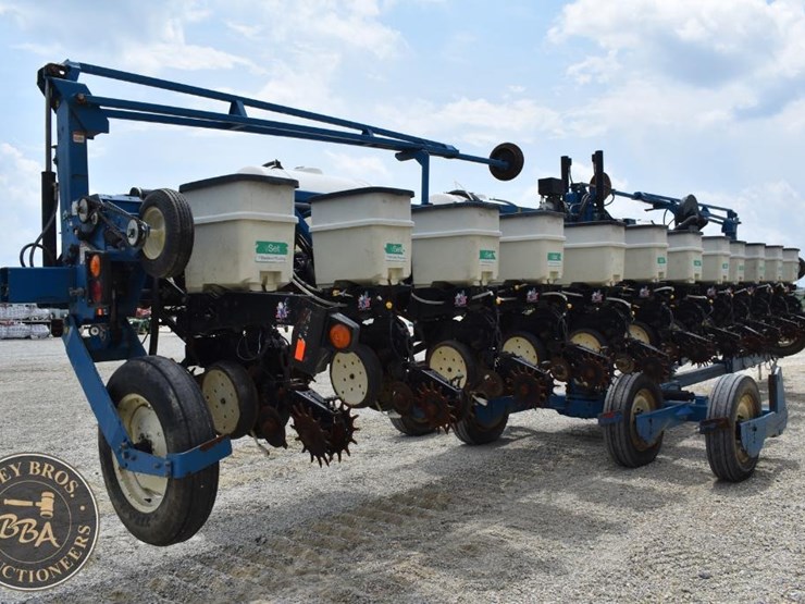 2005-kinze-3600-image-9