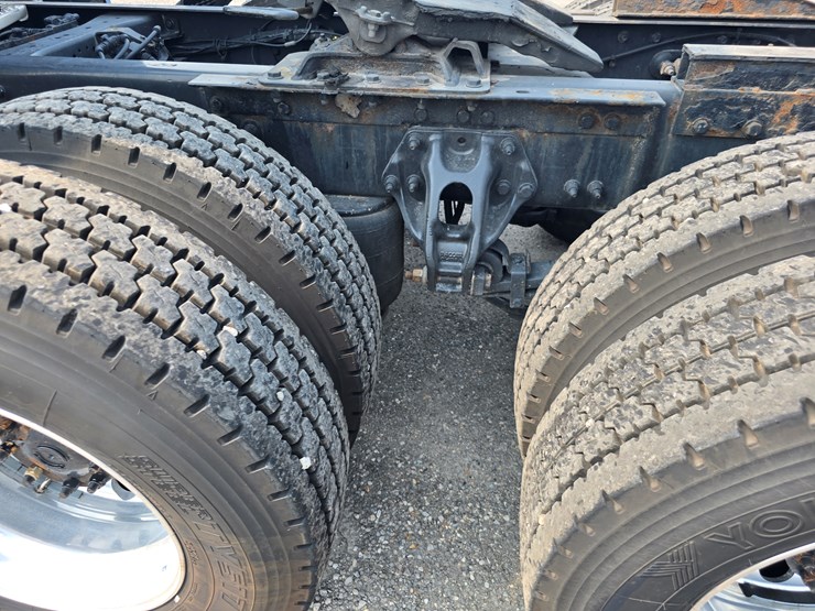 2019-peterbilt-579-image-103