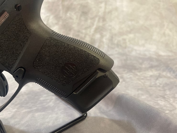 #4352-•-beretta-apx-a1-9mm-luger-pistol,-sn:-axc158923-image-12