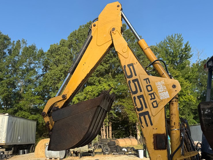 new-holland-555e-image-13