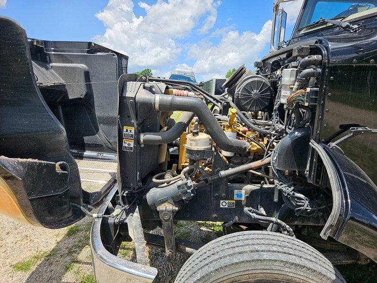 2007-peterbilt-335-image-36