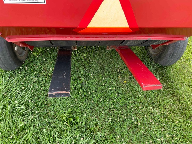 case-8430-round-baler-image-23