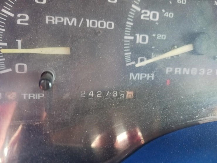 1999-gmc-suburban-image-6