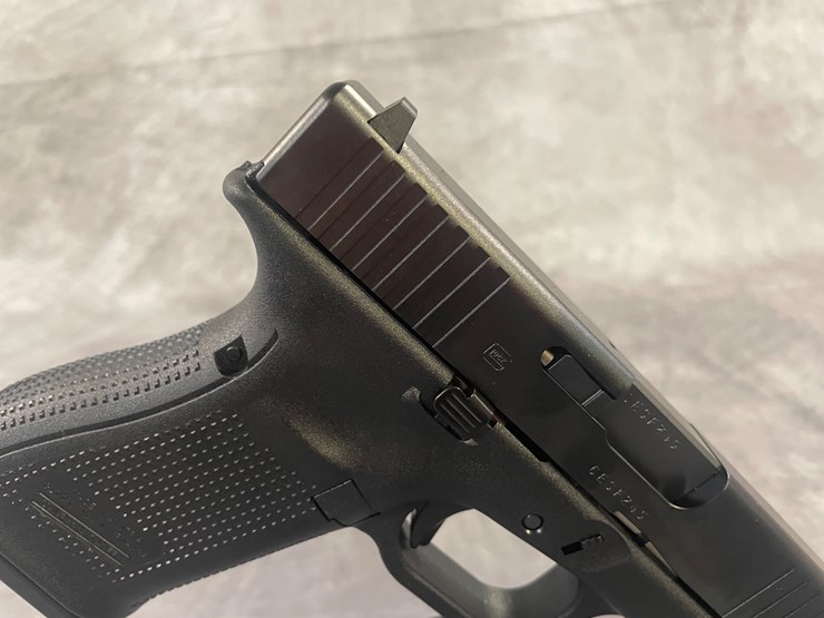 #4361-•-glock-model-19-gen-5-9mm-luger-pistol,-sn:-cesf245-image-14