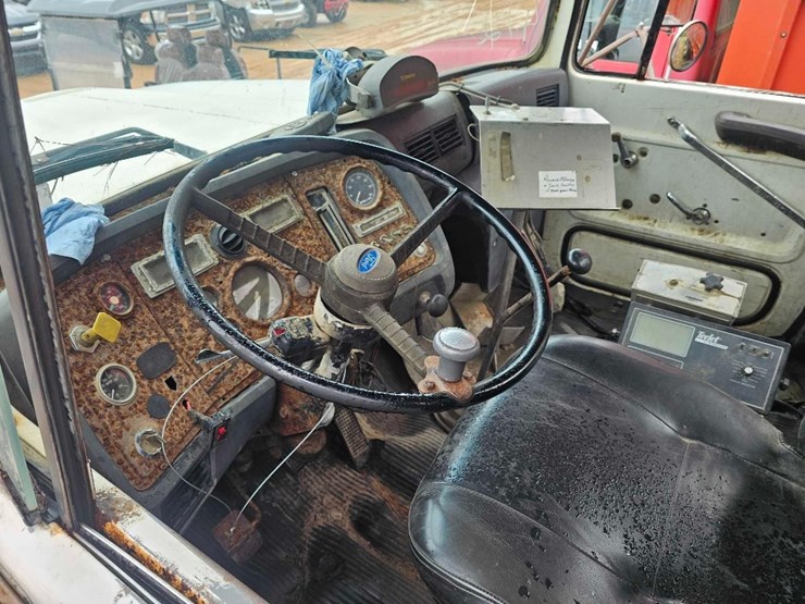1995-ford-l9000-image-8