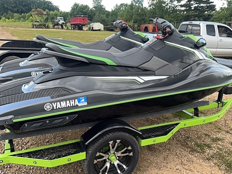 yamaha-wave-runners-ex-deluxe-one-not-running--will-need-engine-work-image-6