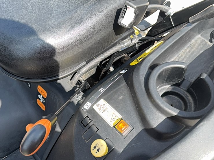 2023-yanmar-325-image-7