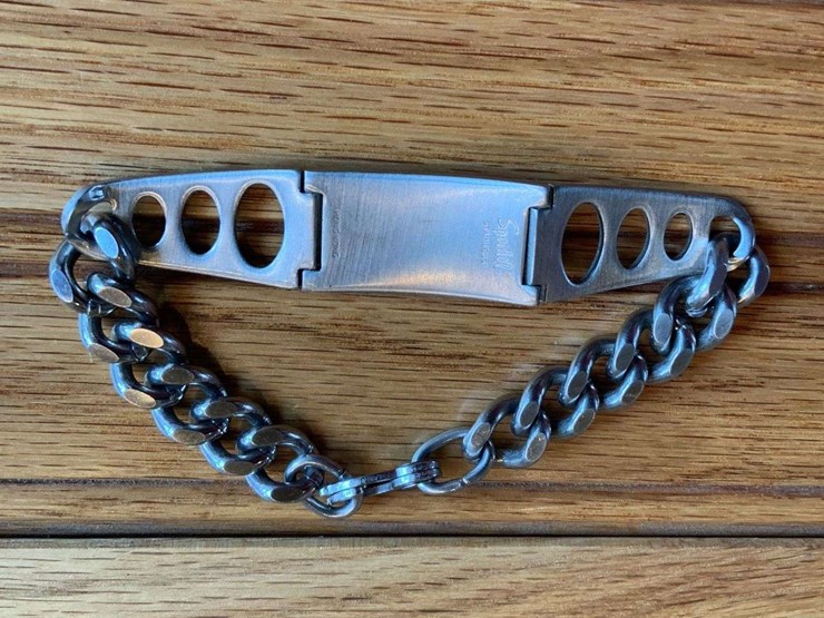 john-deere-employees-credit-union-bracelet-image-2