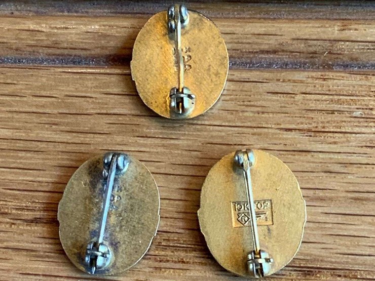 (3)-john-deere-5,-10,-15-year-service-pins-image-3