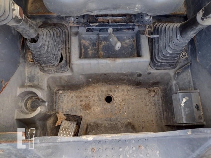 deere-323d-image-12