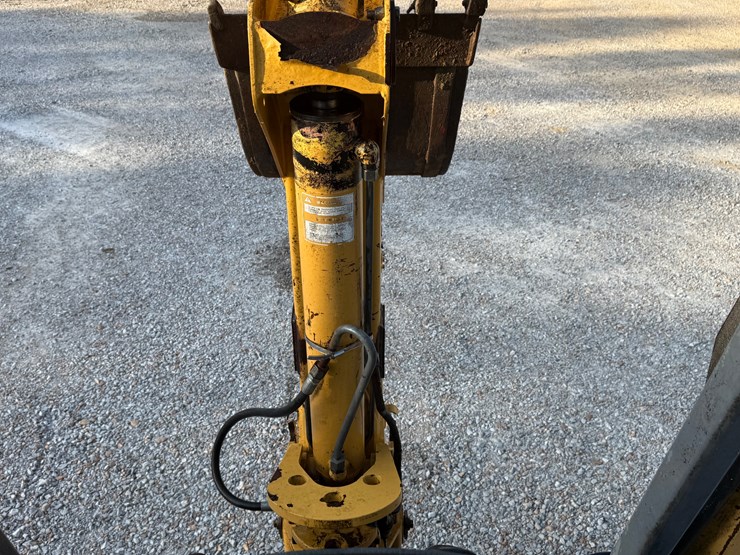 new-holland-555e-image-45