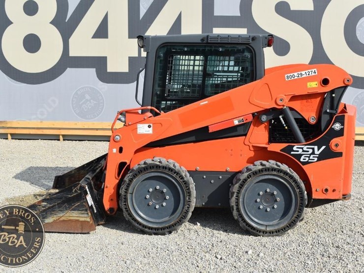 2020-kubota-ssv65-image-7
