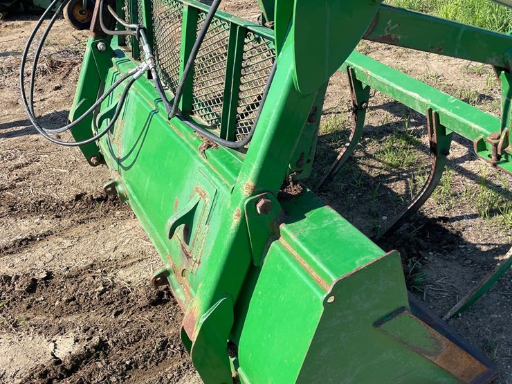 2014-john-deere-6210r-image-93