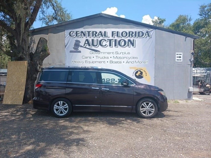 2011-nissan-quest-image-1