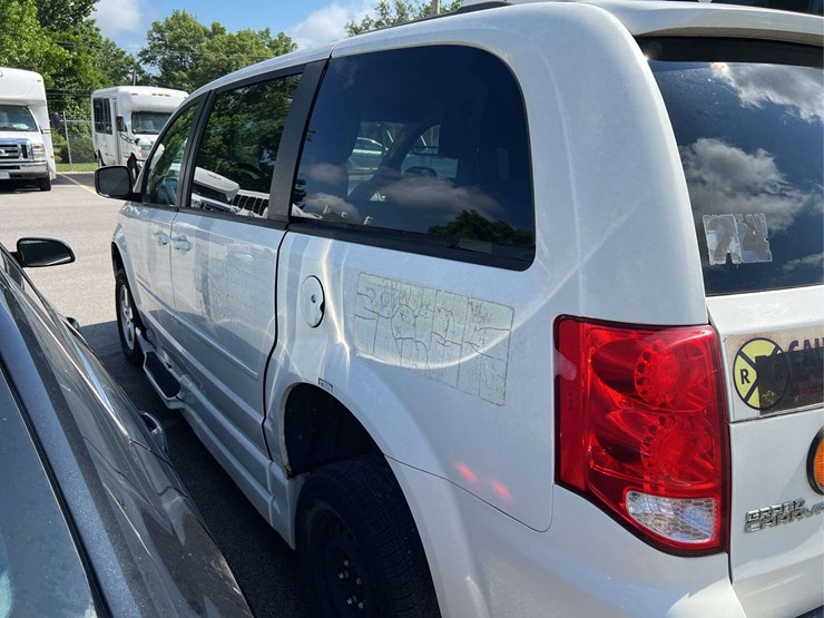 2012-dodge-grand-caravan-image-6