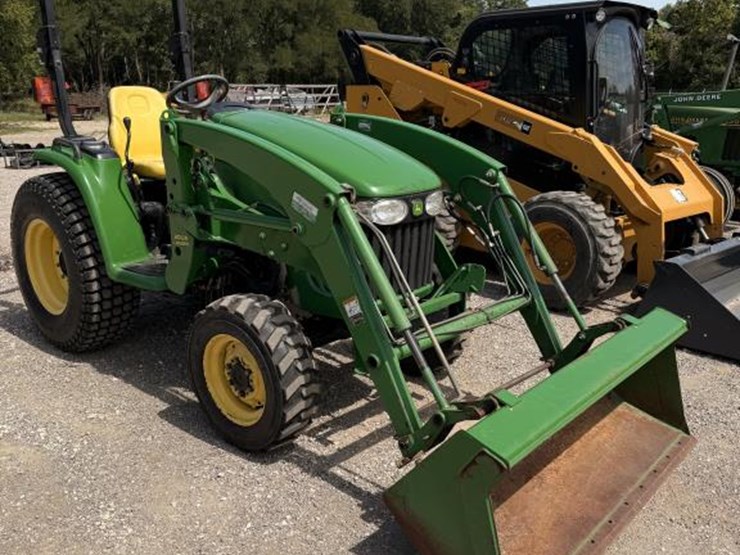 john-deere-3520-image-1