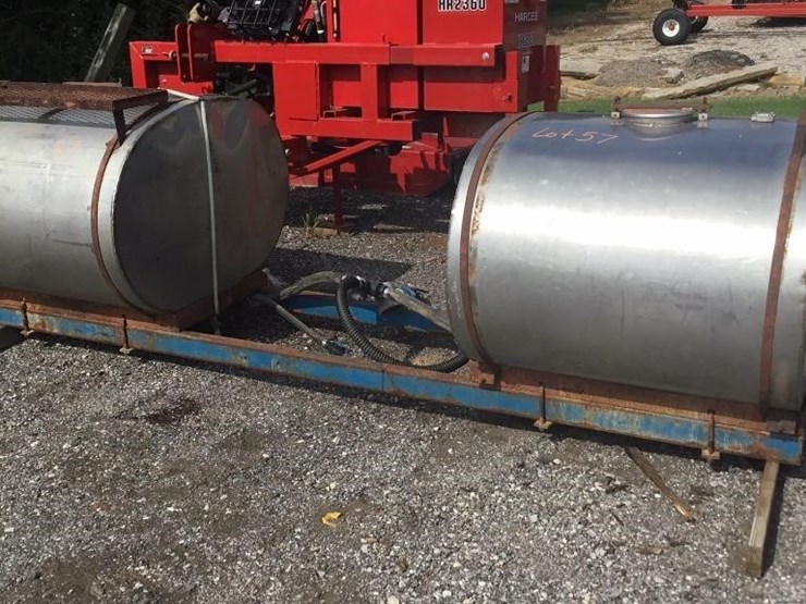 2--200-gallon-chem-farm-tanks-image-1