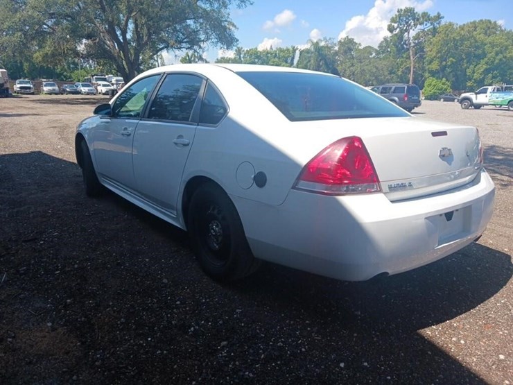 2014-chevrolet-impala-limited-police-runs/moves-image-7