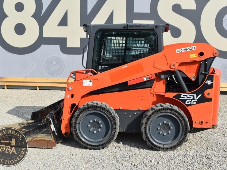 2020-kubota-ssv65-image-8