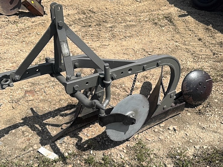 2-bottom-ferguson-plow-image-5