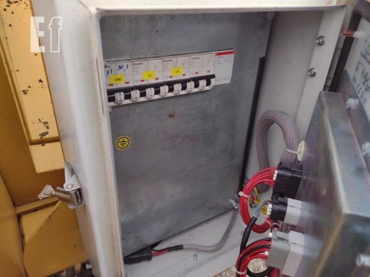 2012-caterpillar-ap-255e-image-11