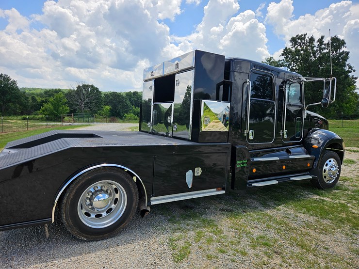 2007-peterbilt-335-image-23