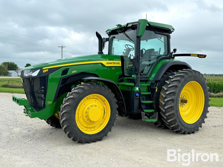 2023-john-deere-8r-250-image-1
