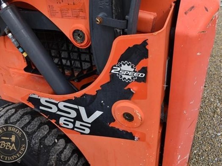 2017-kubota-ssv65-image-32