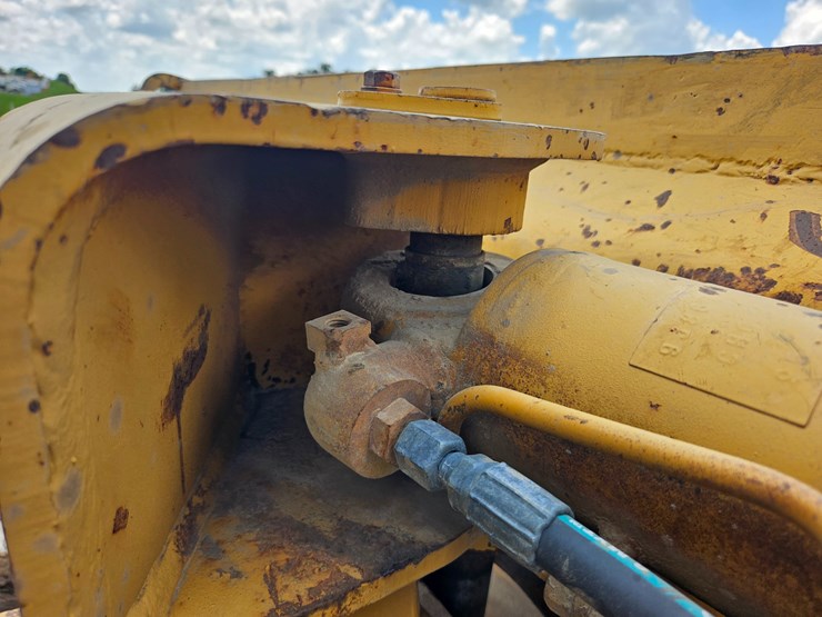 caterpillar-d4c-image-73
