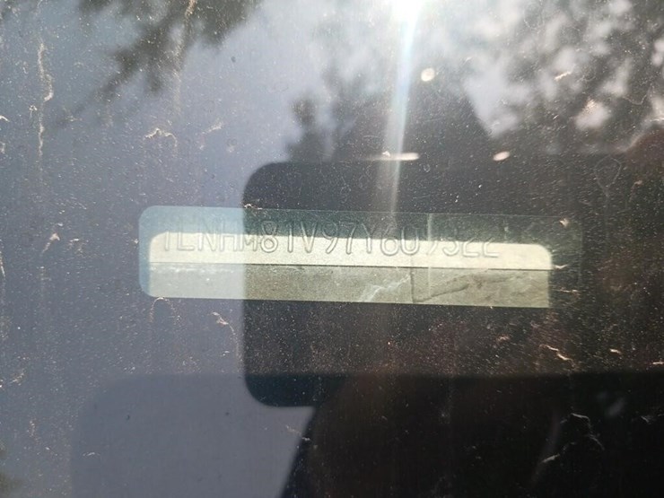 2007-lincoln-town-car-inop-signature-image-4