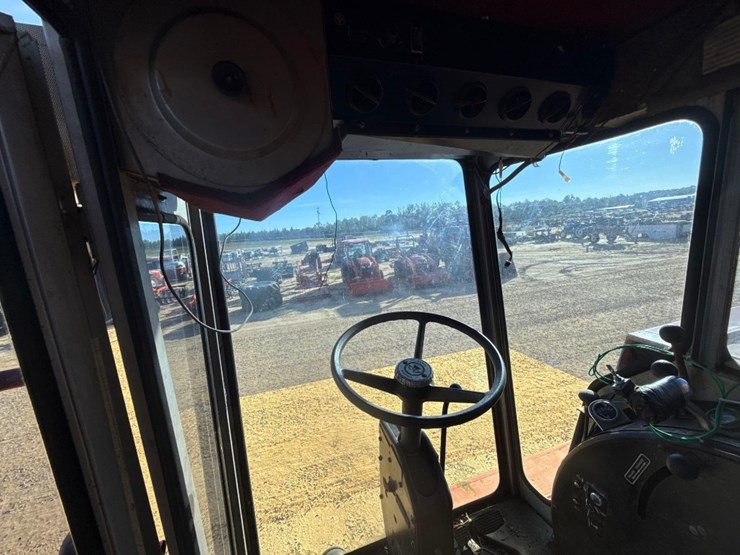 massey-ferguson-550-image-19