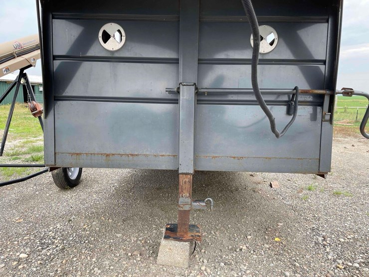 2000-24'-corn-pro-livestock-trailer-image-31