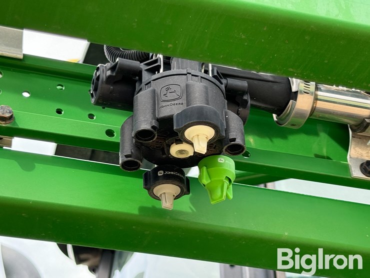2021-john-deere-r4044-image-15