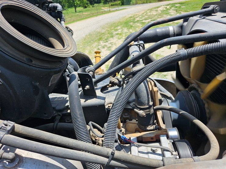 2007-peterbilt-335-image-53