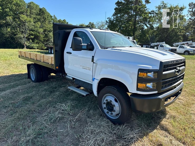 2023-chevrolet-silverado-6500hd-image-2