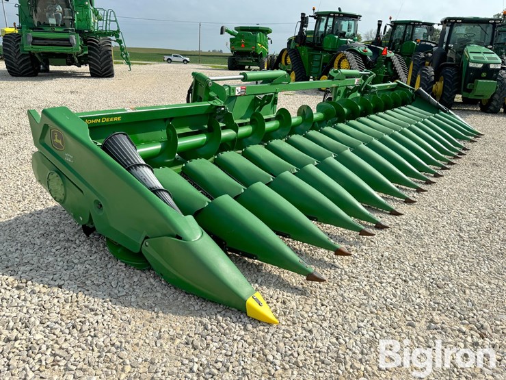 2022-john-deere-c18f-image-3