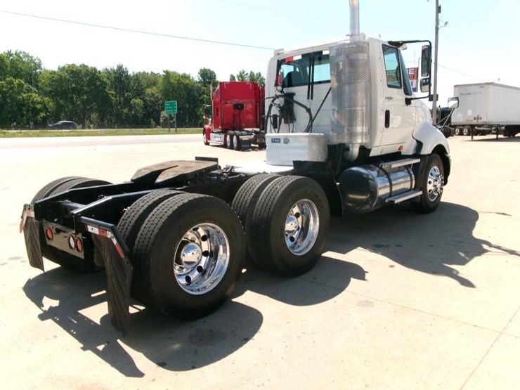 2011-international-prostar-image-3