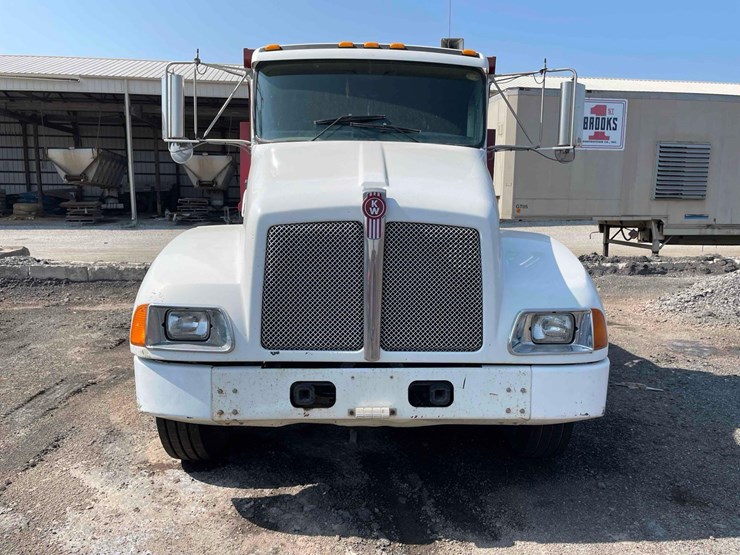 2004-kenworth-t300-single-axle-dump-truck-image-2