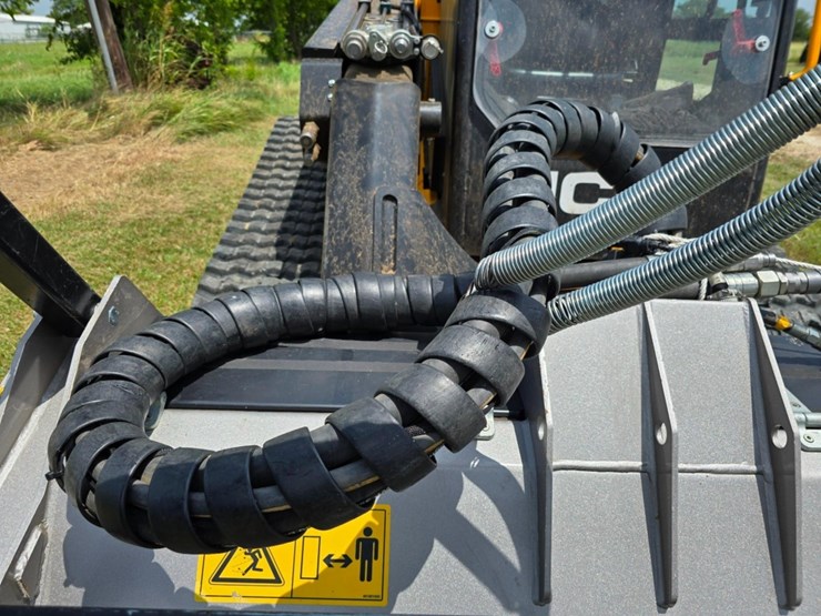 2022-jcb-3ts-8t-image-11