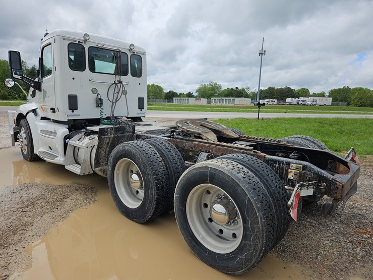 2014-peterbilt-579-image-8