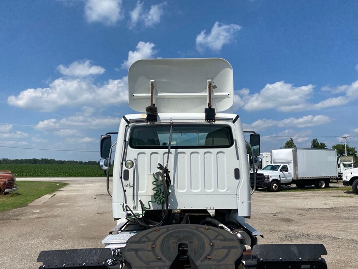 2014-freightliner-m2-image-6
