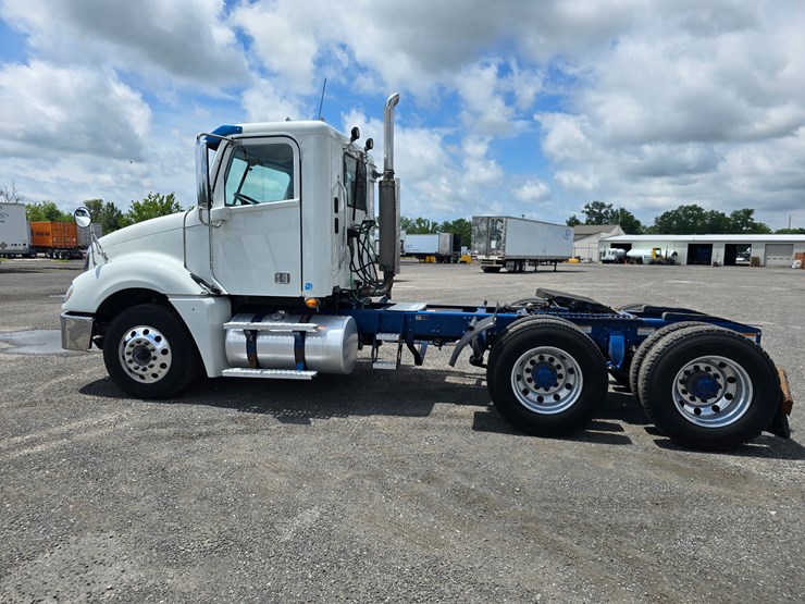 2020-freightliner-columbia-120-image-8
