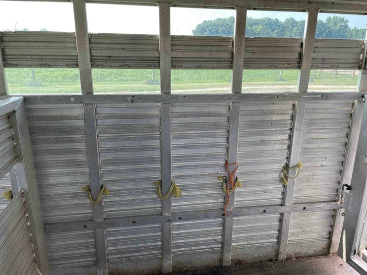 2006-8’x28’-c&c-aluminum-livestock-trailer-image-69